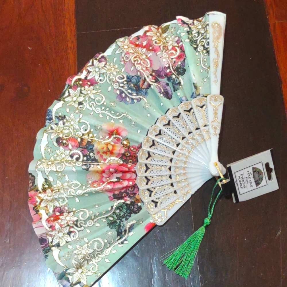 Women's foldable printed multicolor fan
